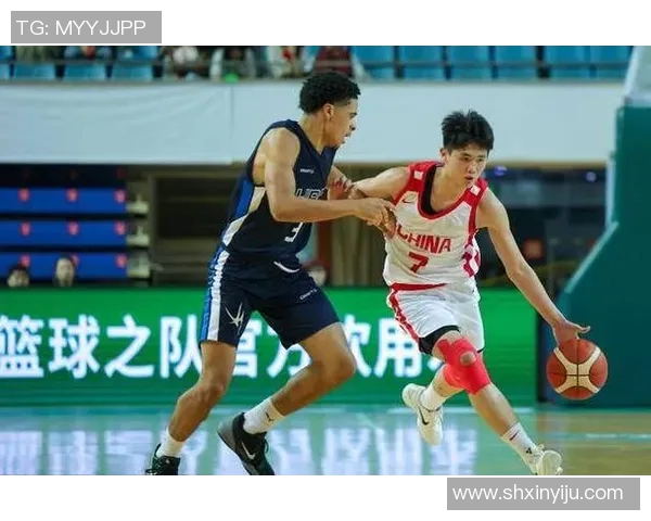 中国男篮迎战芬兰队全力争胜展现实力与团队精神